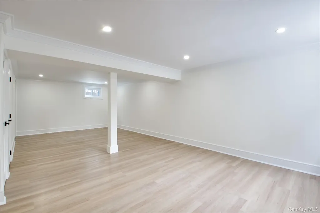 30 4th Street Manhasset NY 11030