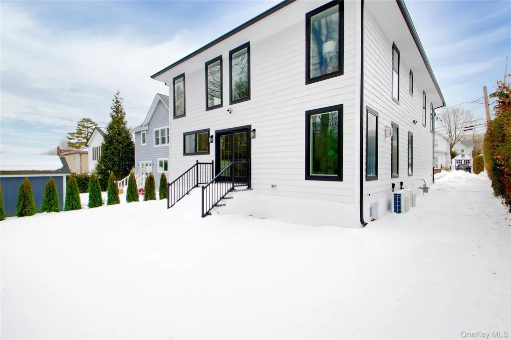 30 4th Street Manhasset NY 11030