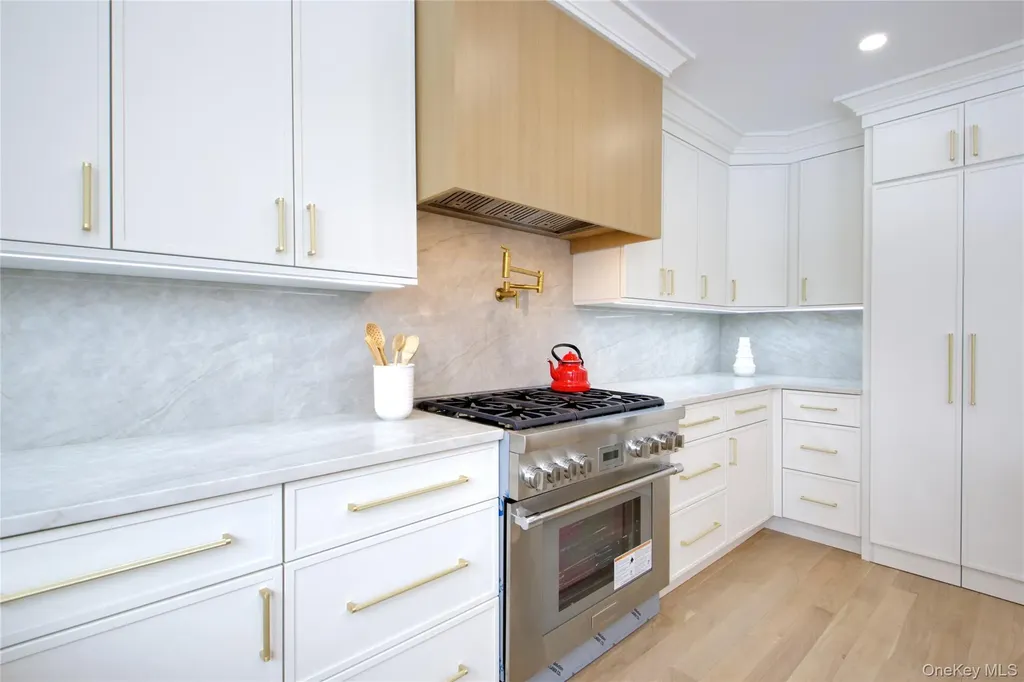 30 4th Street Manhasset NY 11030