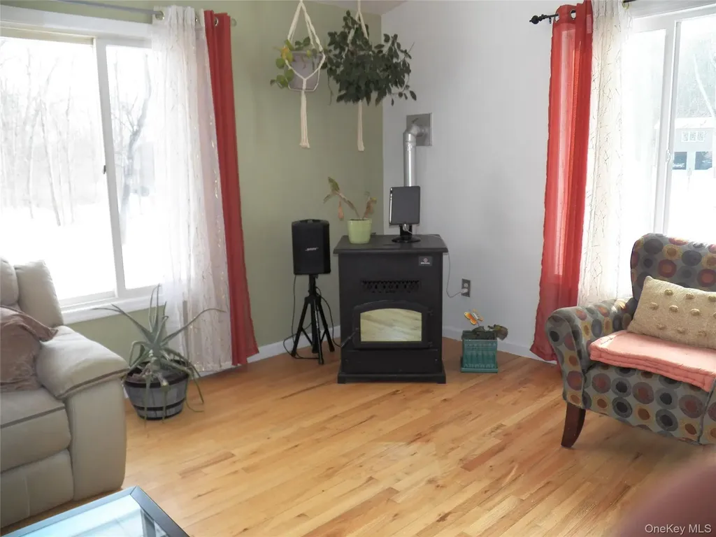 20 Patrick Drive Bloomingburg NY 12721