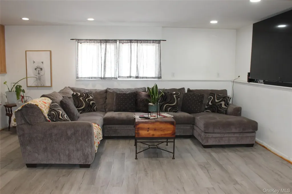 20 Patrick Drive Bloomingburg NY 12721