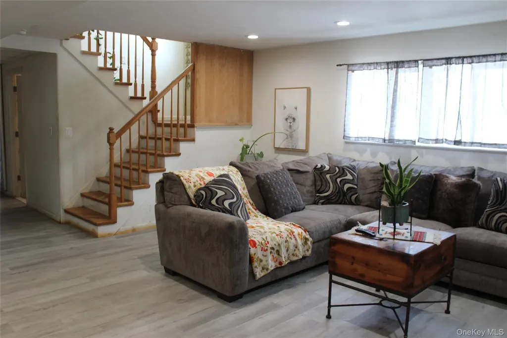 20 Patrick Drive Bloomingburg NY 12721