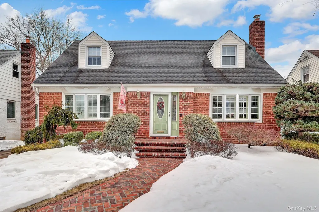 122 Laurel Drive New Hyde Park NY 11040