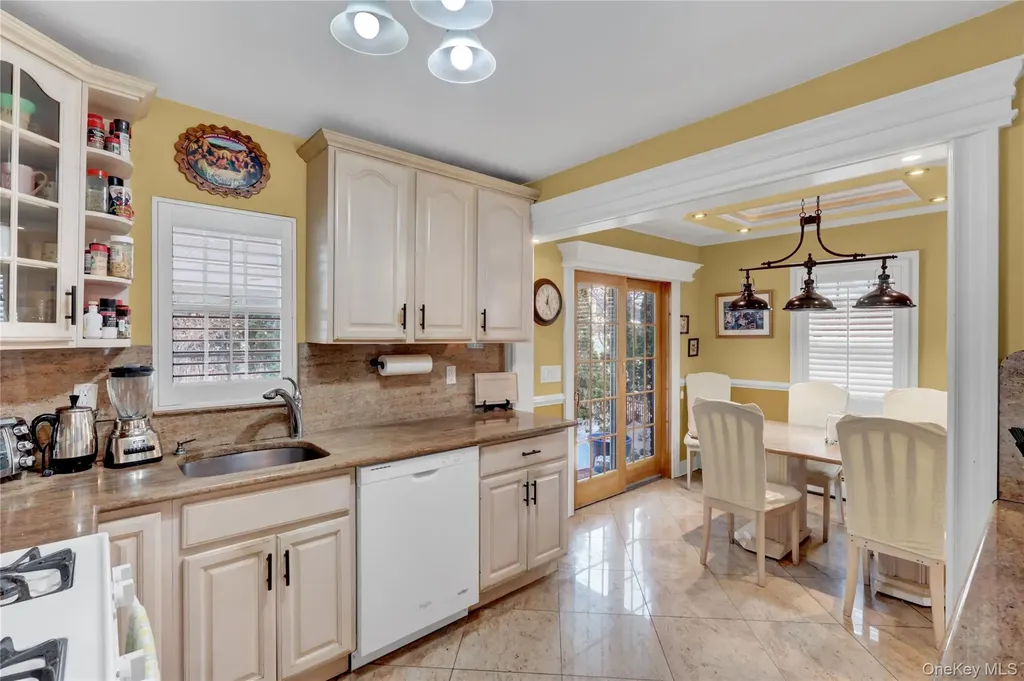 122 Laurel Drive New Hyde Park NY 11040