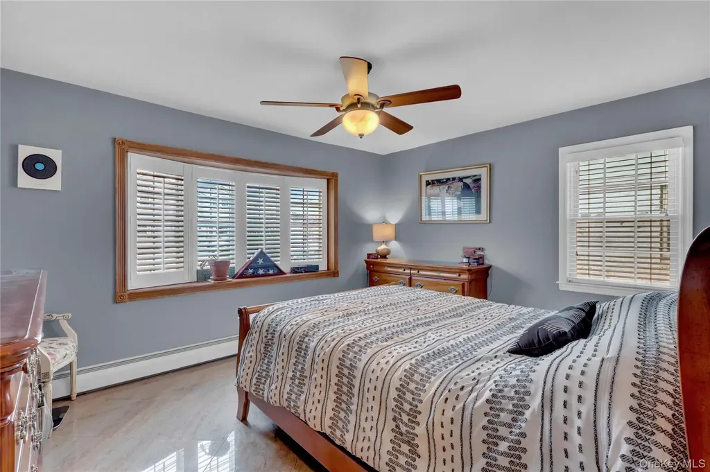122 Laurel Drive New Hyde Park NY 11040