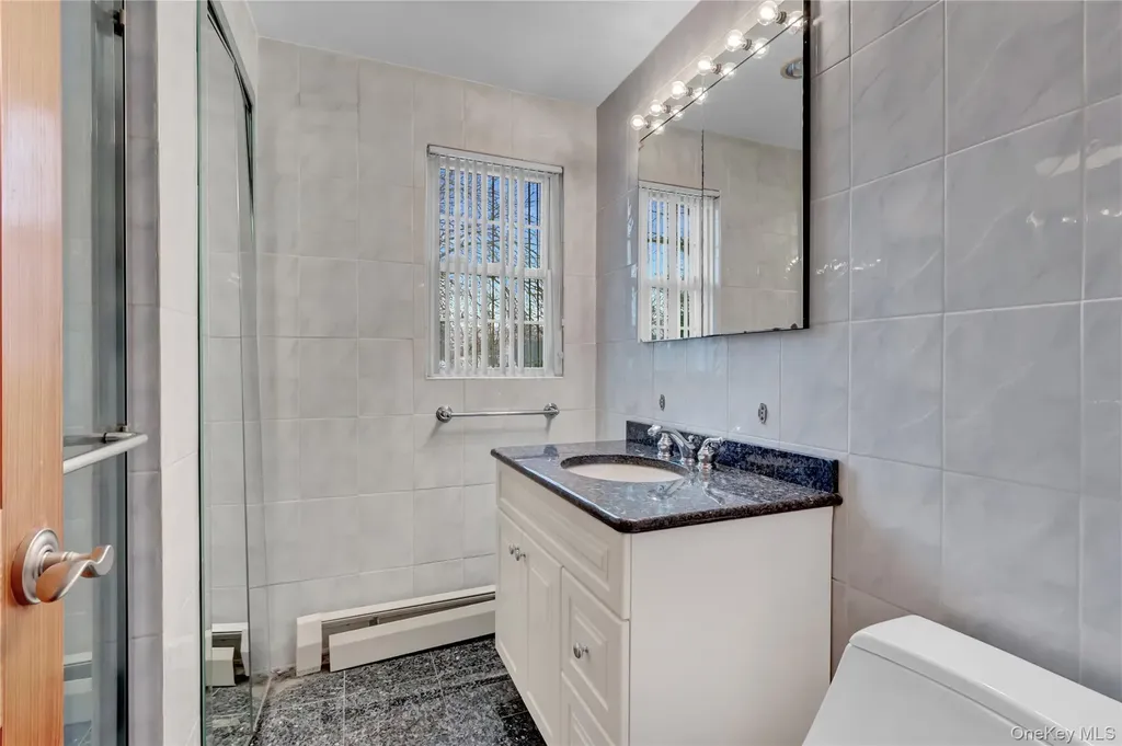 122 Laurel Drive New Hyde Park NY 11040