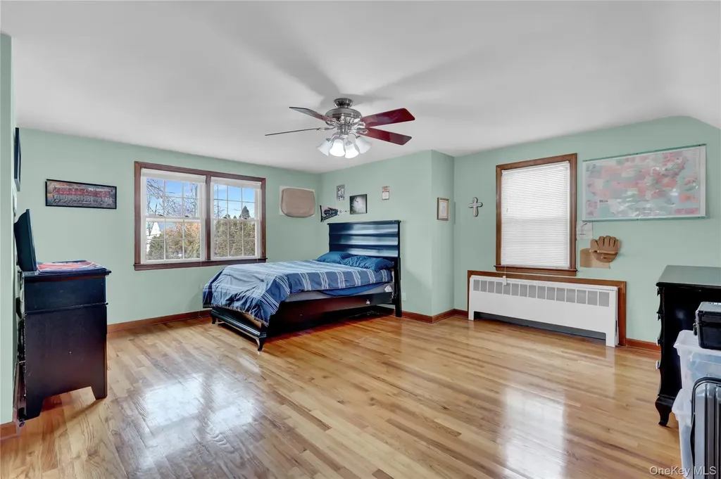 122 Laurel Drive New Hyde Park NY 11040