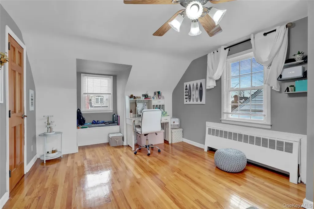 122 Laurel Drive New Hyde Park NY 11040