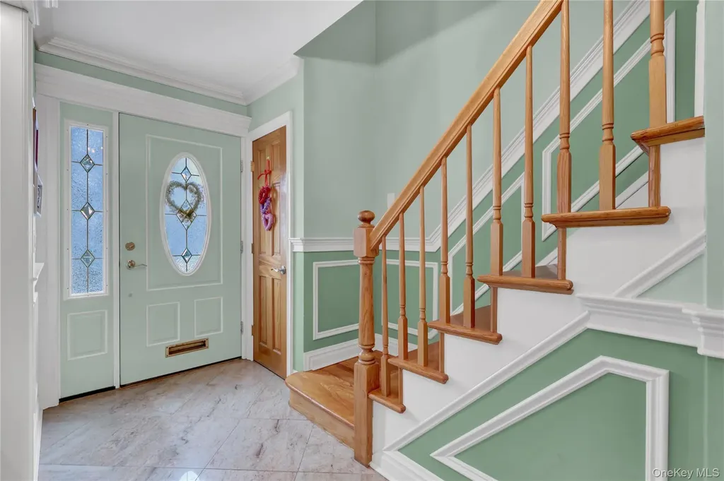 122 Laurel Drive New Hyde Park NY 11040