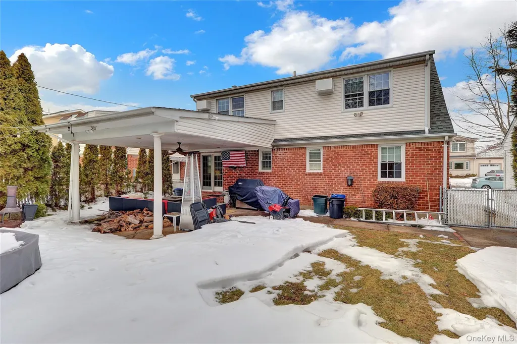 122 Laurel Drive New Hyde Park NY 11040