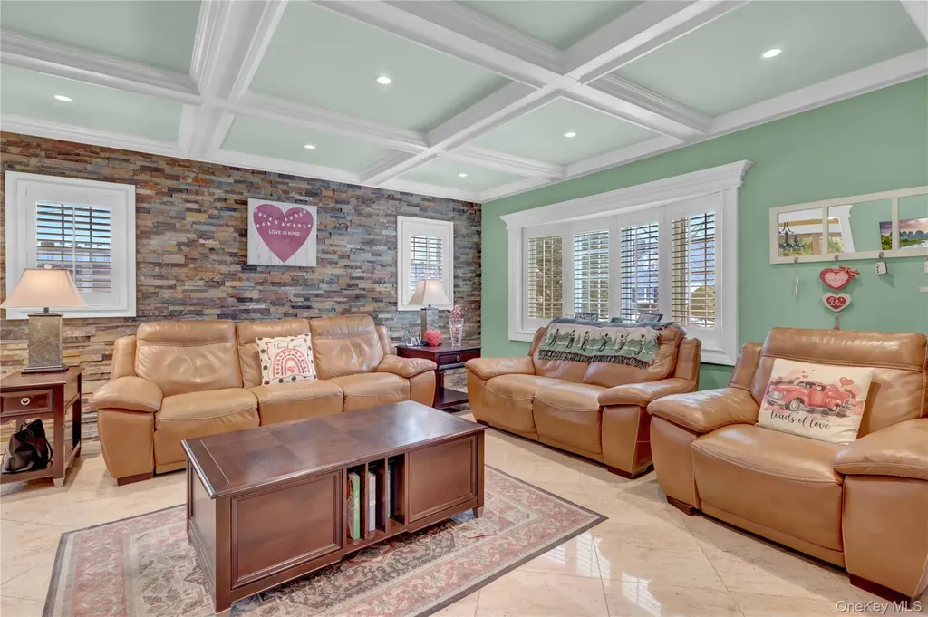 122 Laurel Drive New Hyde Park NY 11040