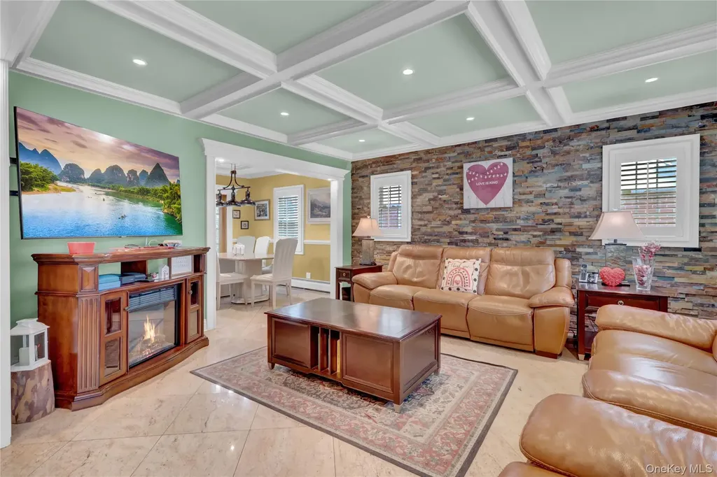 122 Laurel Drive New Hyde Park NY 11040