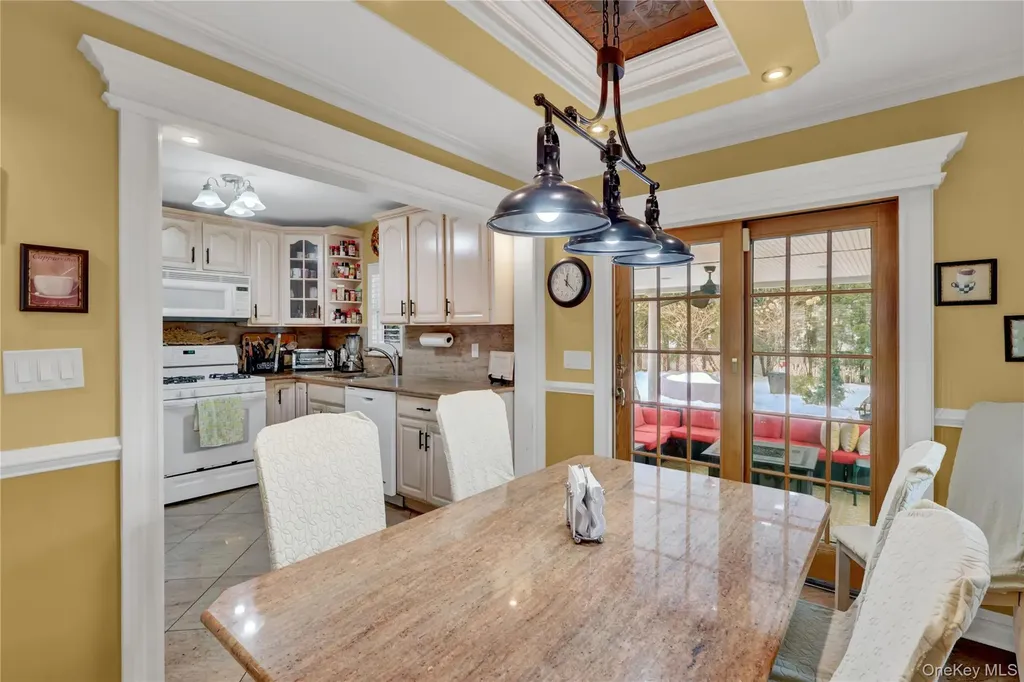 122 Laurel Drive New Hyde Park NY 11040
