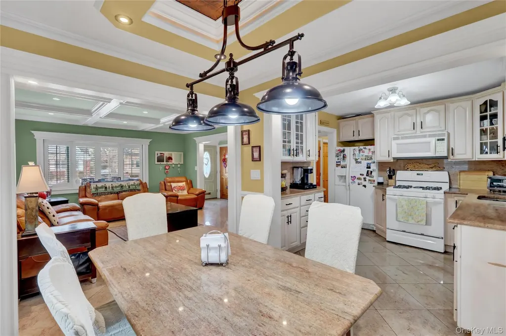 122 Laurel Drive New Hyde Park NY 11040