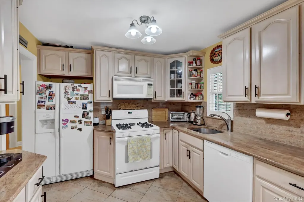 122 Laurel Drive New Hyde Park NY 11040