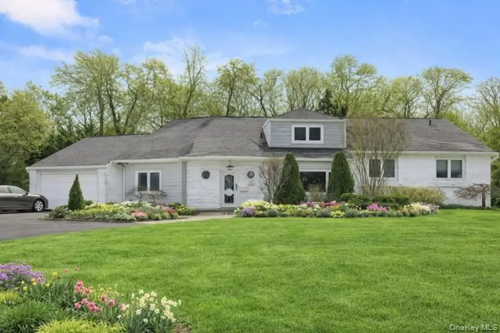 890 Thompson Drive Bay Shore NY 11706