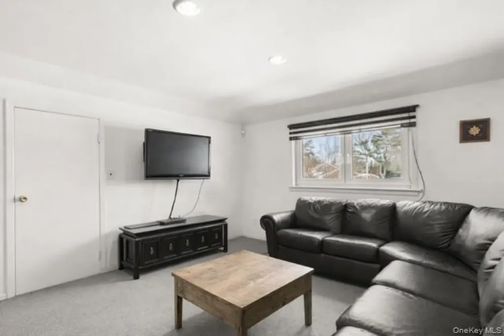 890 Thompson Drive Bay Shore NY 11706