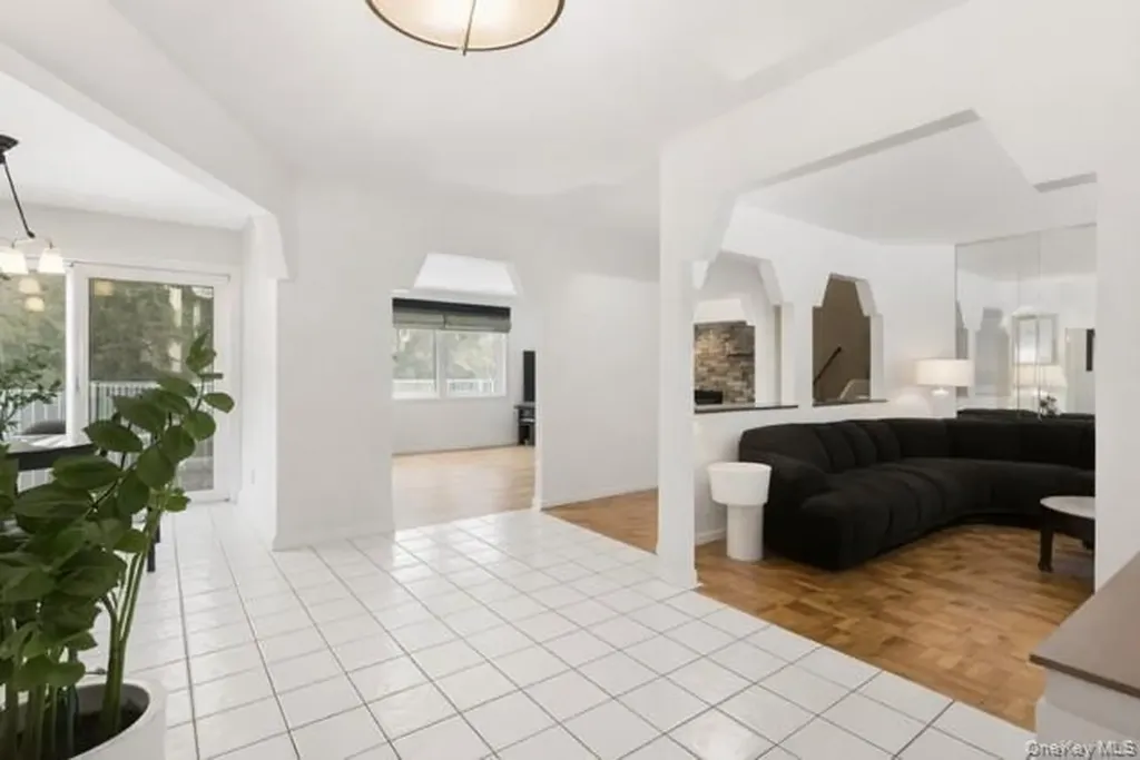 890 Thompson Drive Bay Shore NY 11706