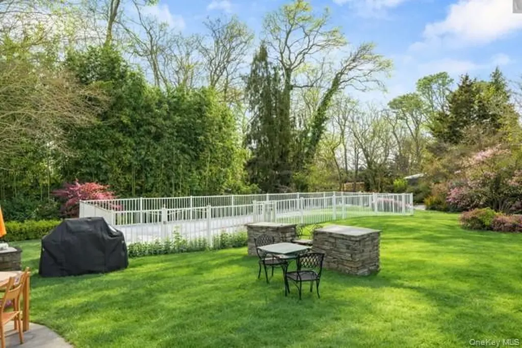 890 Thompson Drive Bay Shore NY 11706