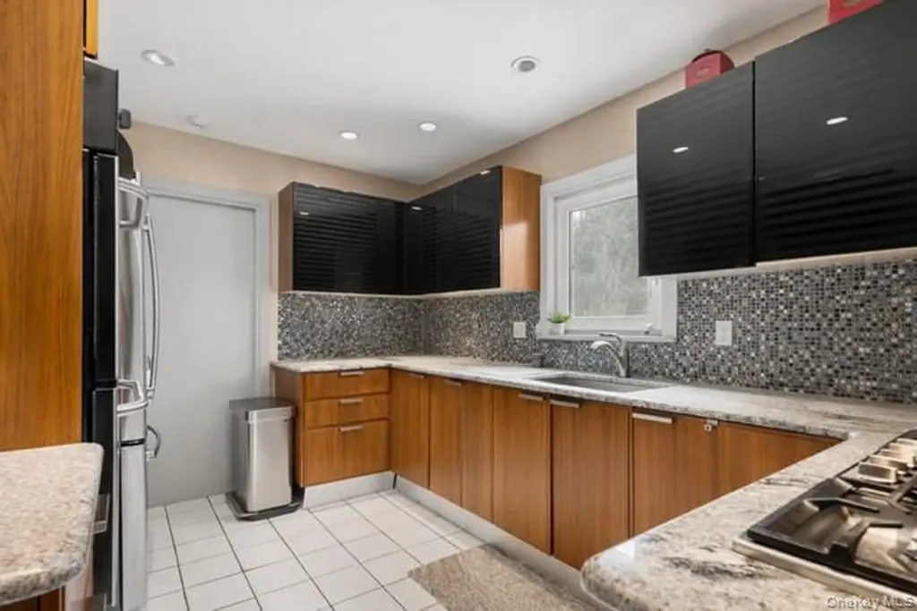 890 Thompson Drive Bay Shore NY 11706