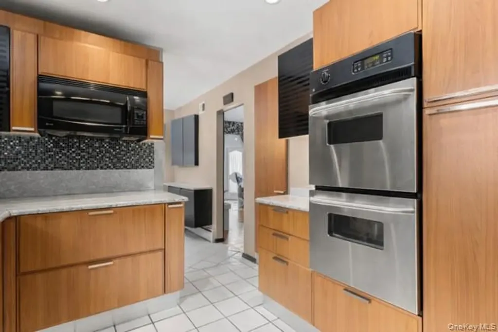 890 Thompson Drive Bay Shore NY 11706