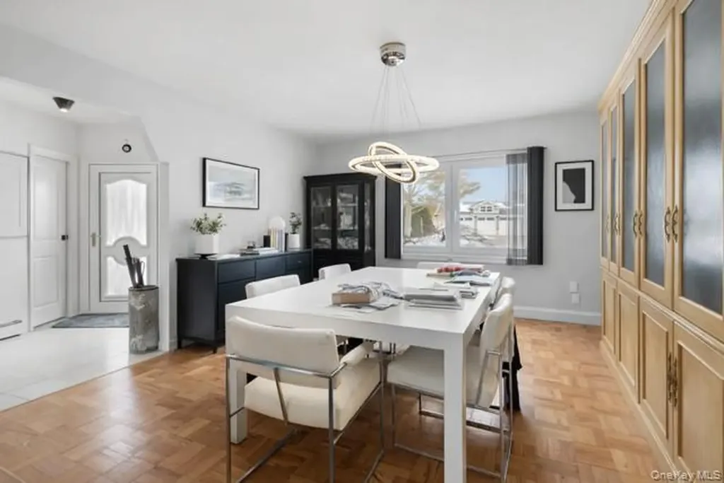890 Thompson Drive Bay Shore NY 11706