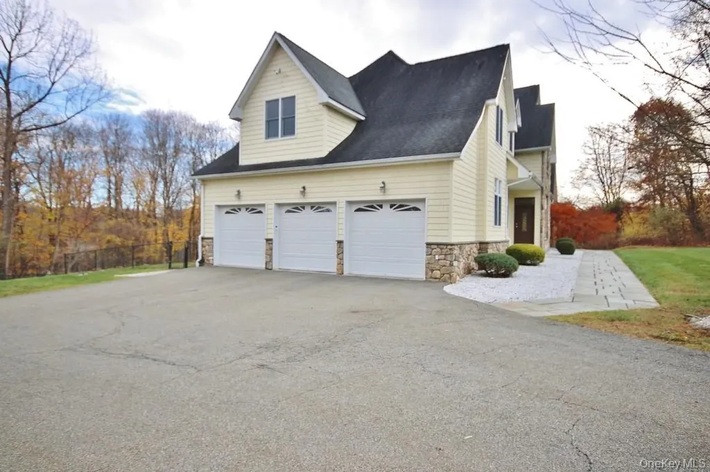 47 Kayla Lane Mahopac NY 10541