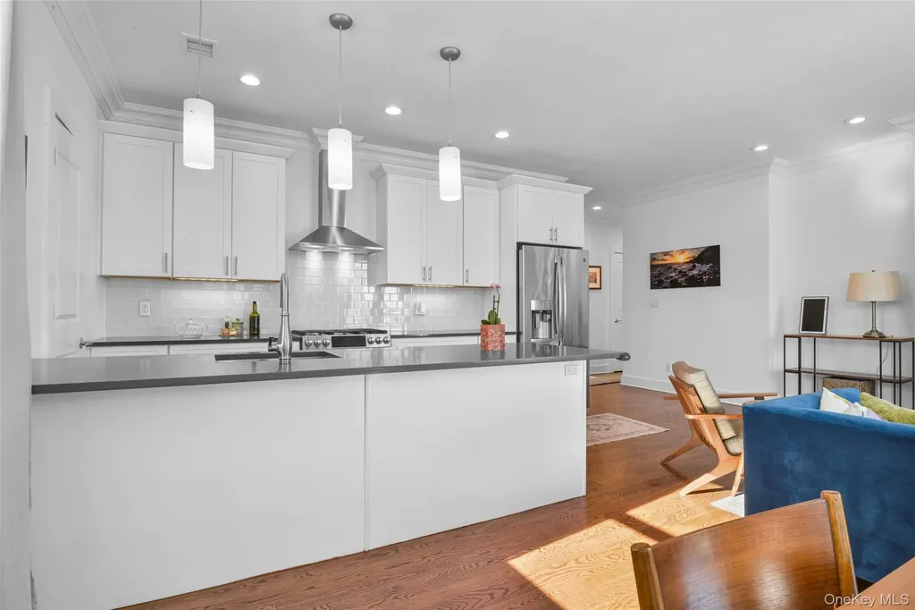 72 Island Point Bronx NY 10464