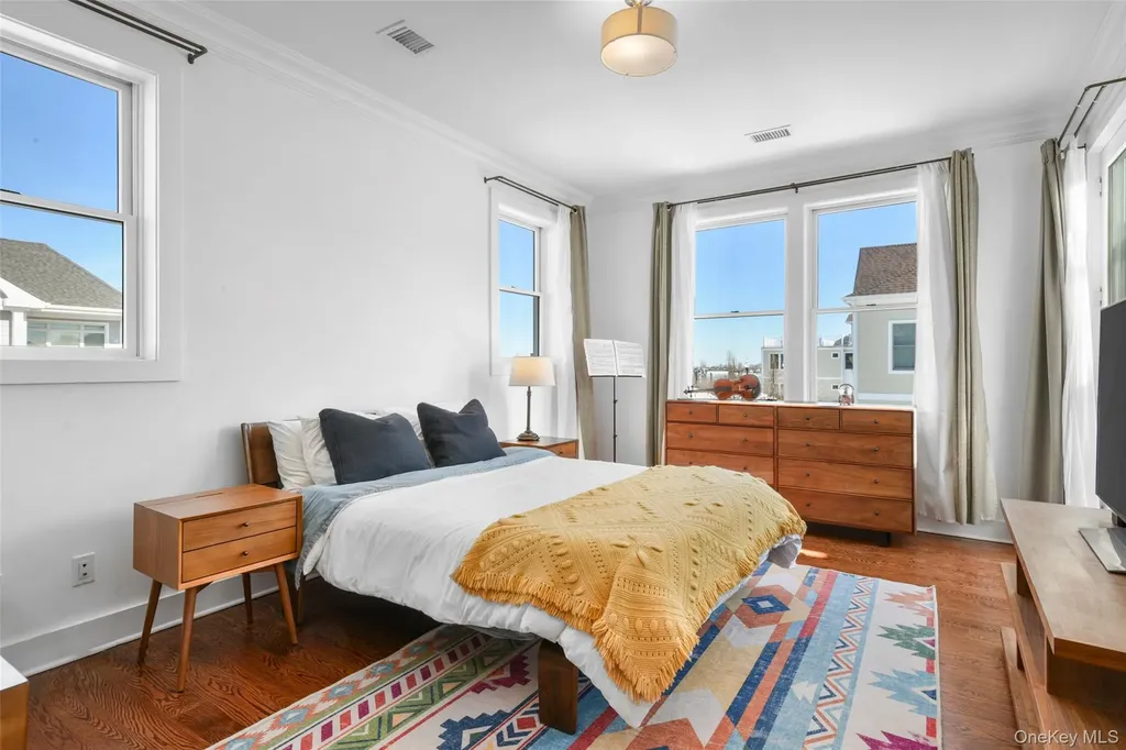72 Island Point Bronx NY 10464