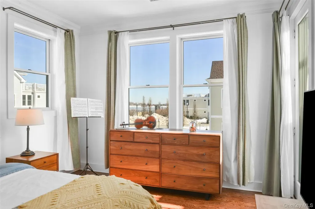 72 Island Point Bronx NY 10464