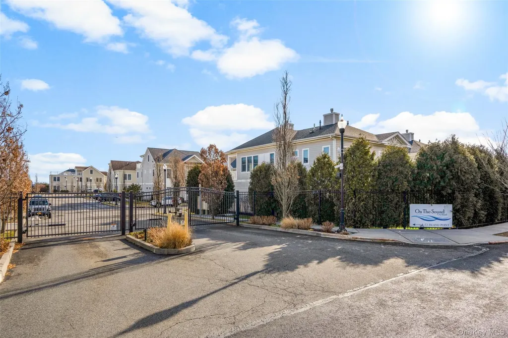 72 Island Point Bronx NY 10464