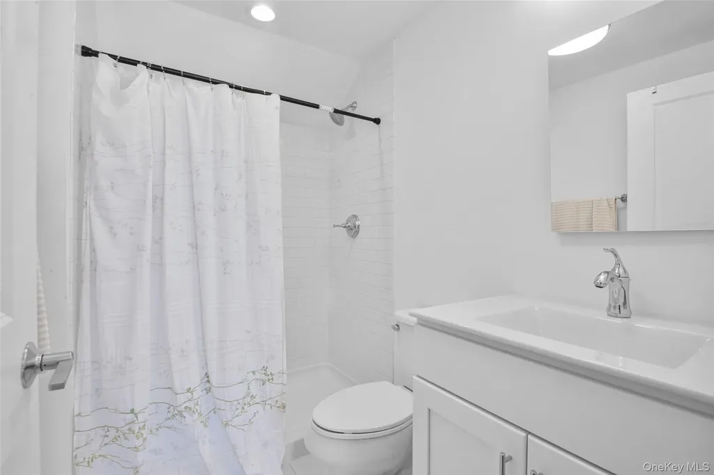 72 Island Point Bronx NY 10464