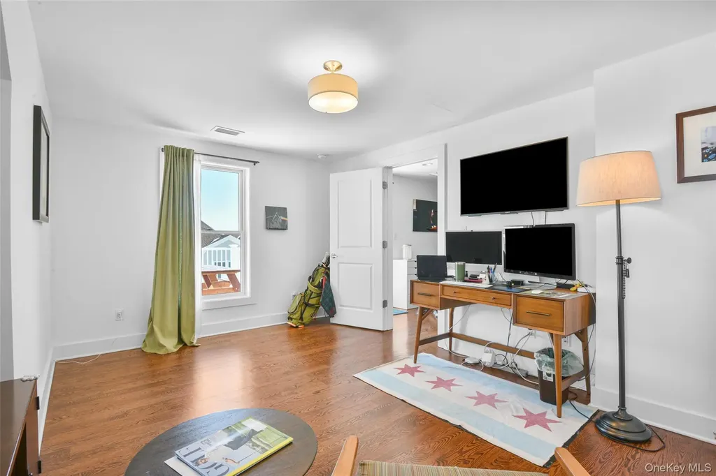 72 Island Point Bronx NY 10464