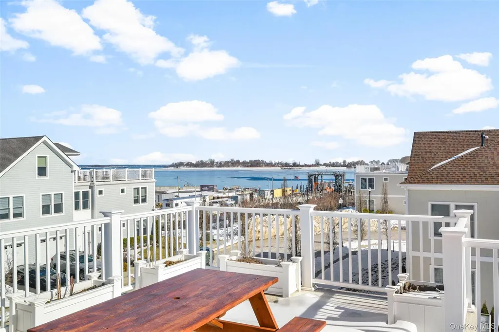 72 Island Point Bronx NY 10464