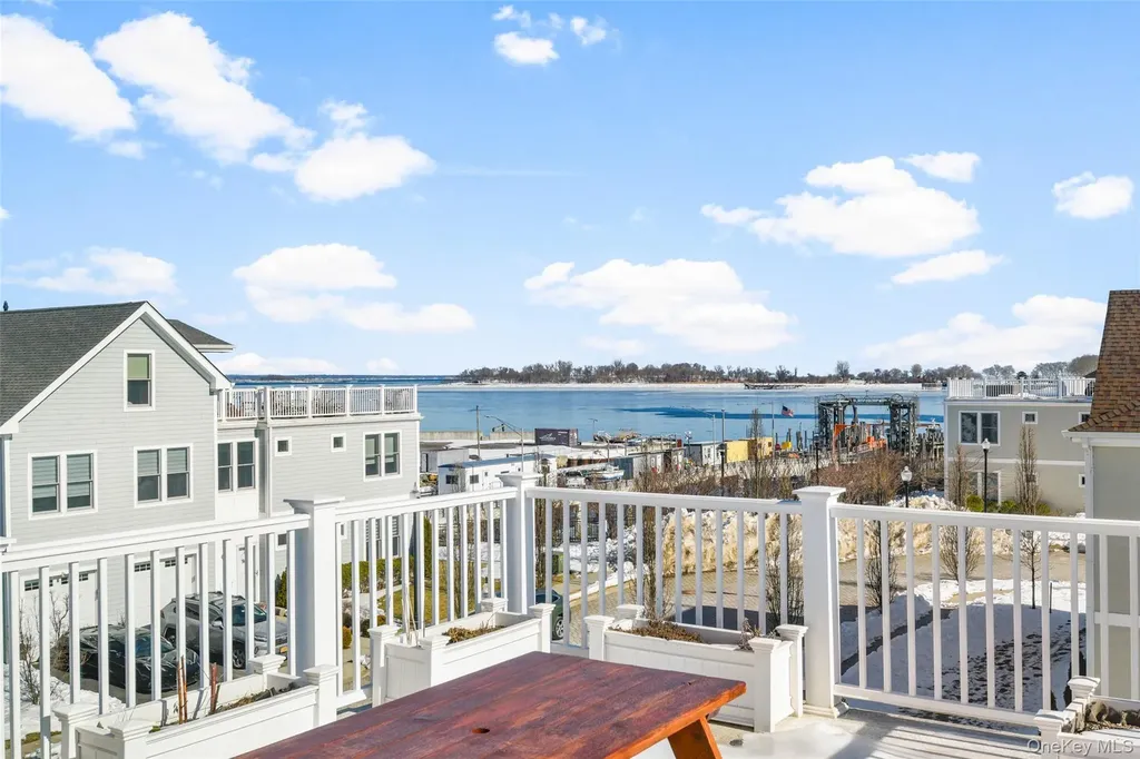 72 Island Point Bronx NY 10464