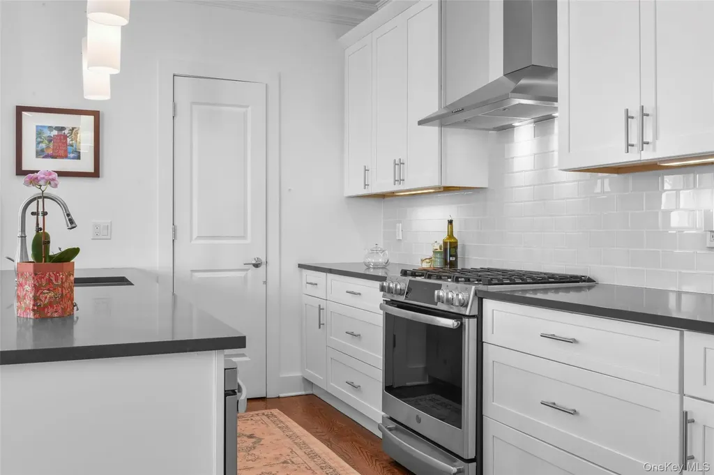 72 Island Point Bronx NY 10464