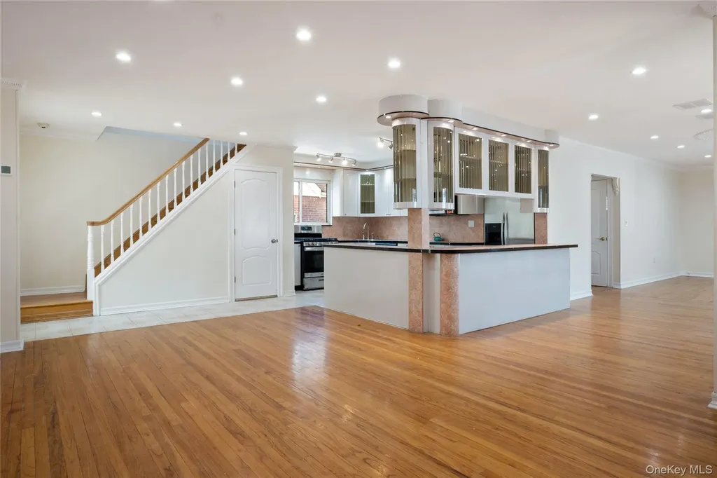 73-33 188th Street Fresh Meadows NY 11366