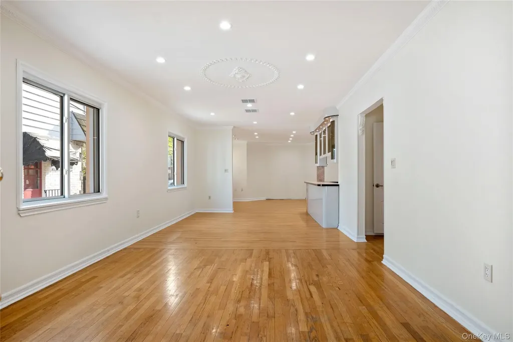 73-33 188th Street Fresh Meadows NY 11366