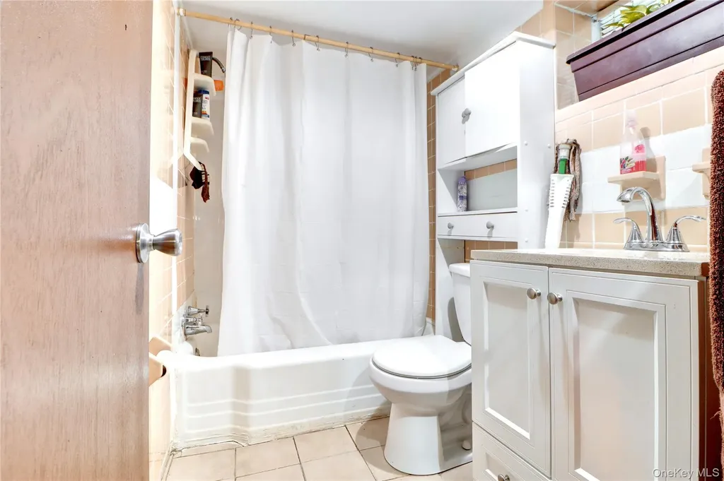 6510 80th Avenue Glendale NY 11385