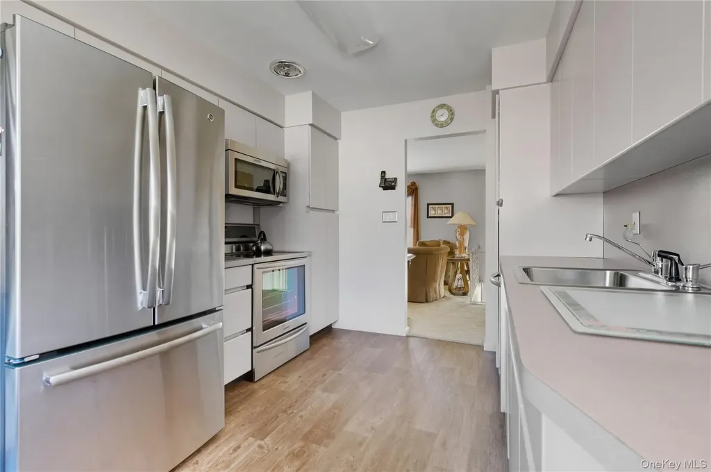 613 Smith Place Oceanside NY 11572