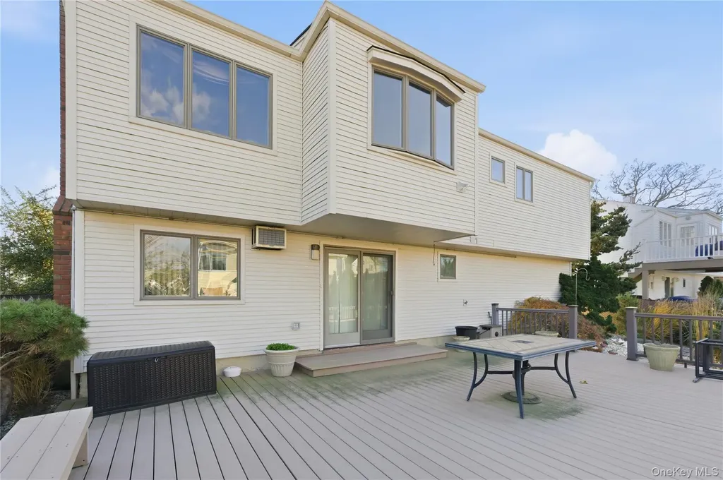 613 Smith Place Oceanside NY 11572