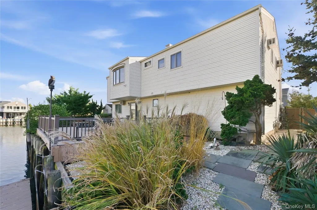 613 Smith Place Oceanside NY 11572