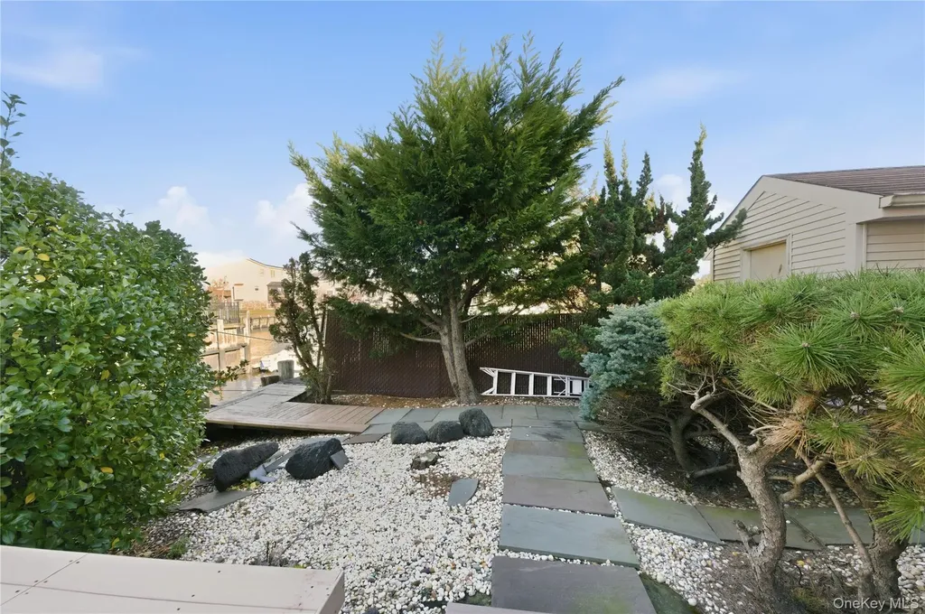 613 Smith Place Oceanside NY 11572