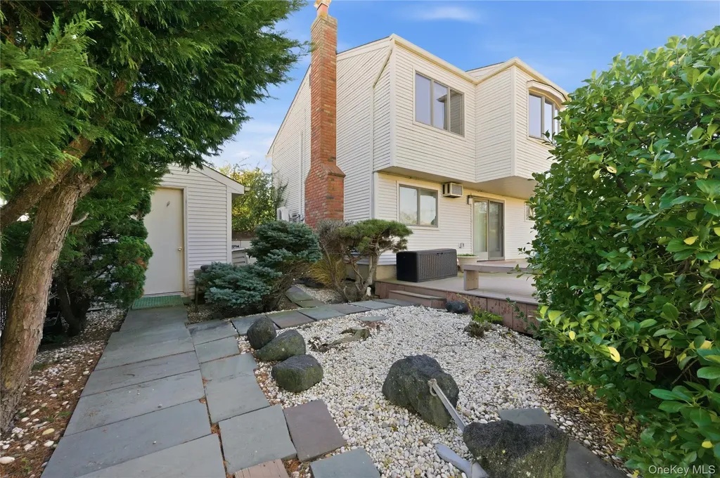 613 Smith Place Oceanside NY 11572
