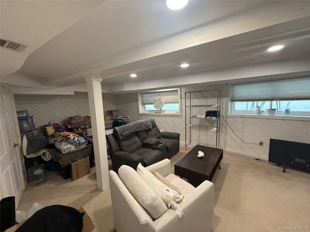 211 Treetop Circle Nanuet NY 10954