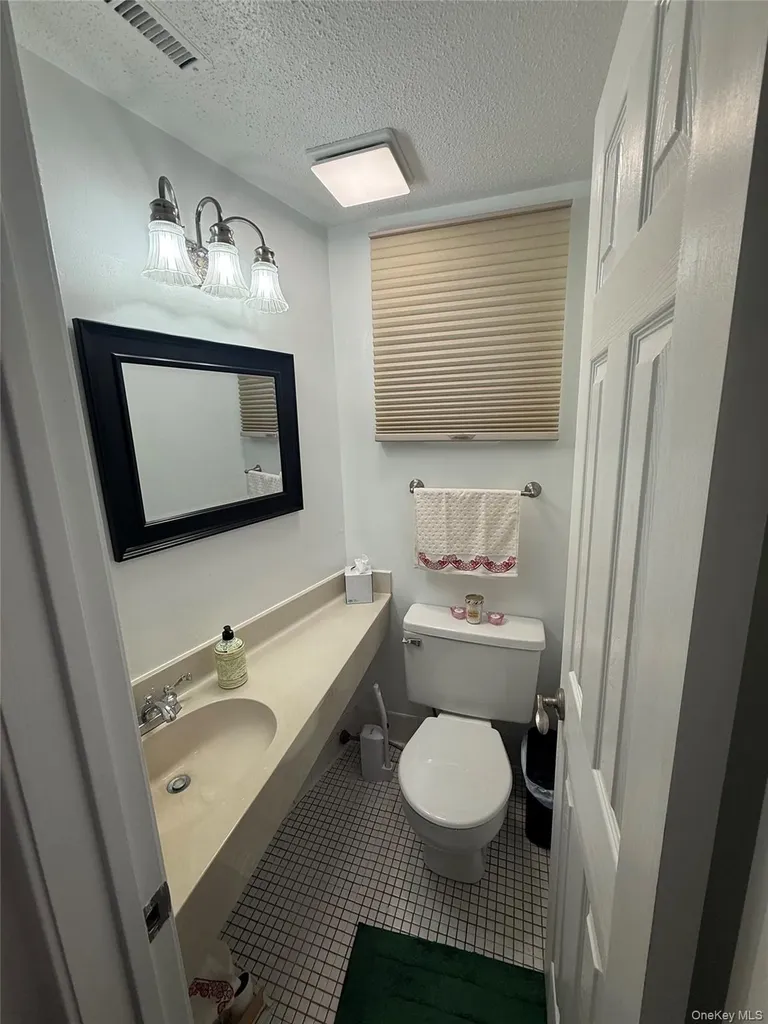 211 Treetop Circle Nanuet NY 10954