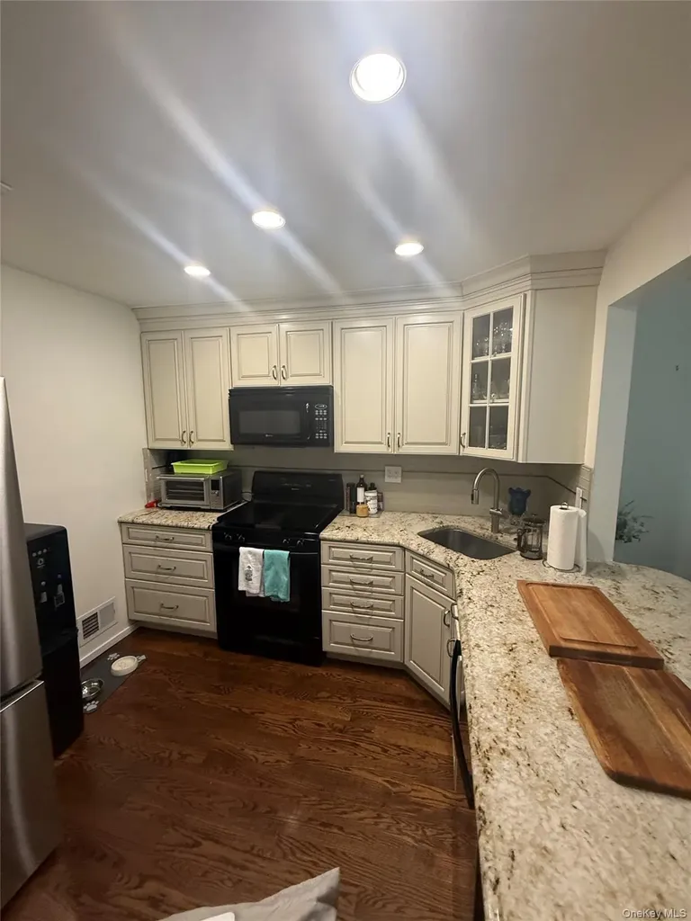 211 Treetop Circle Nanuet NY 10954