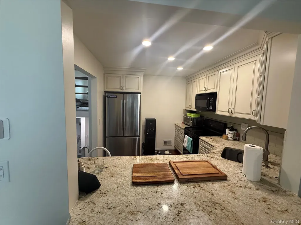 211 Treetop Circle Nanuet NY 10954