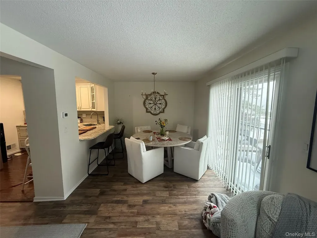 211 Treetop Circle Nanuet NY 10954