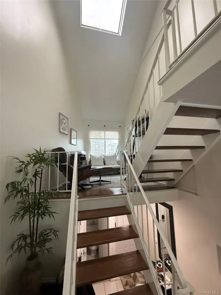 211 Treetop Circle Nanuet NY 10954